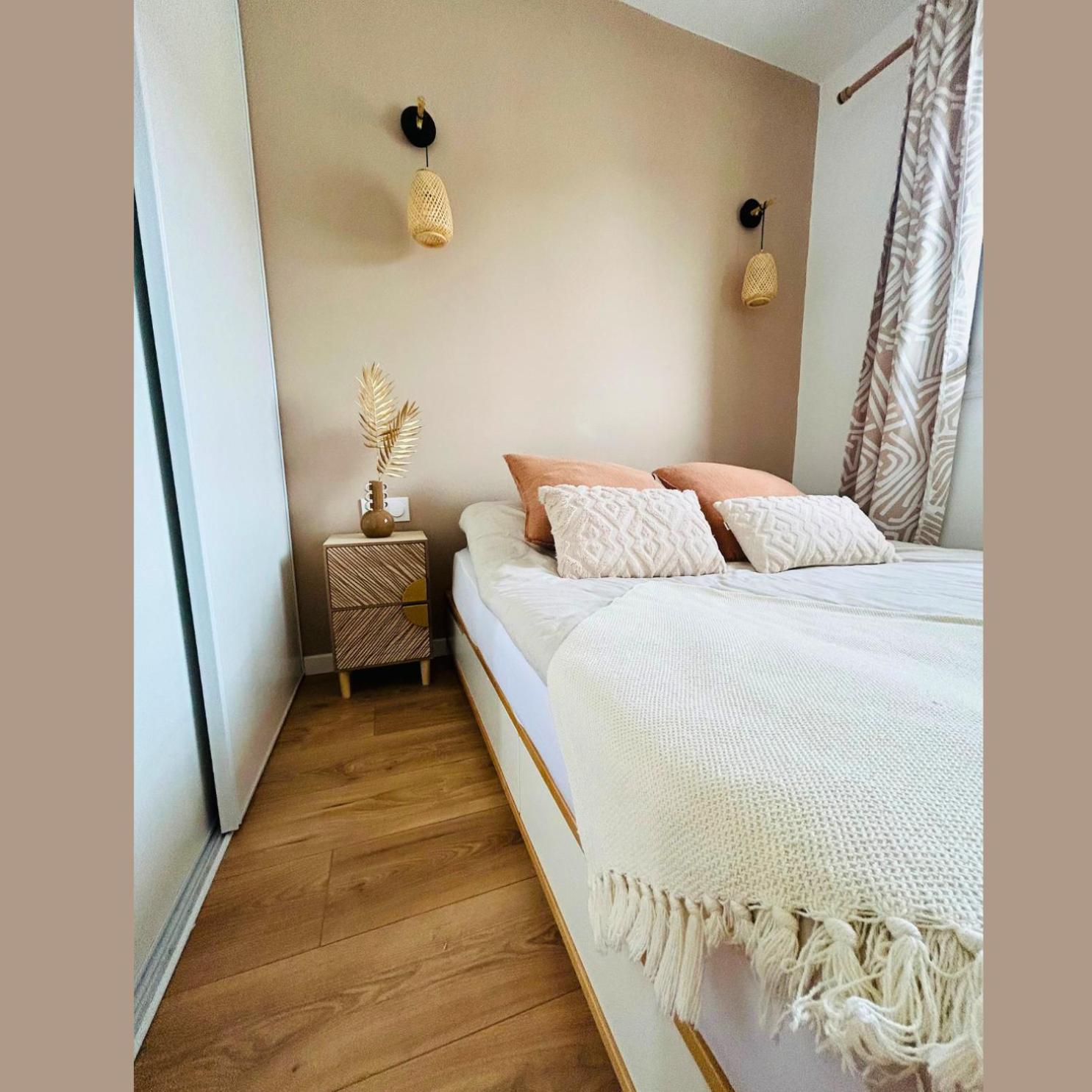 Studio Easy Check-In 8 Mins Disneyland 35 Mins Paris Free Starbucks Coffee Parking Wifi Бюссі-Сен-Жорж Екстер'єр фото