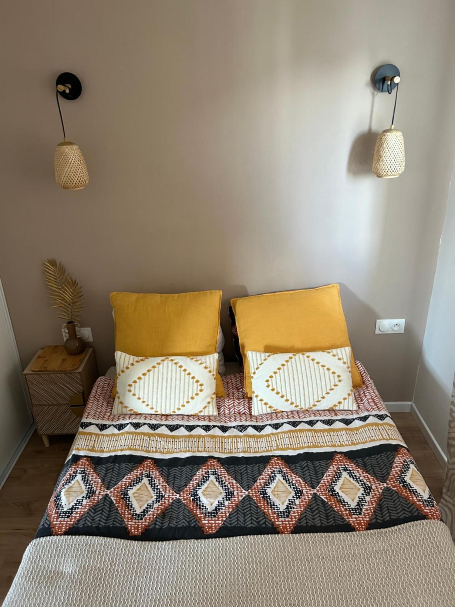 Studio Easy Check-In 8 Mins Disneyland 35 Mins Paris Free Starbucks Coffee Parking Wifi Бюссі-Сен-Жорж Екстер'єр фото